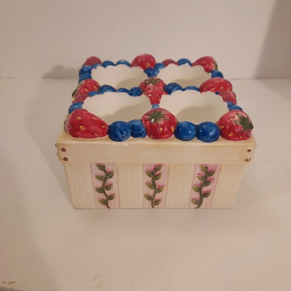 Yankee Candle Company Tealight Holder Strawberry/Berries Basket - Picture 3 of 10